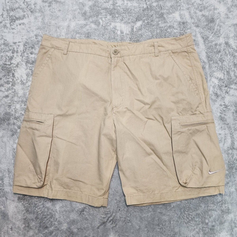 Nike Men's Khaki Cargo Shorts Size 40 / 10" Inseam